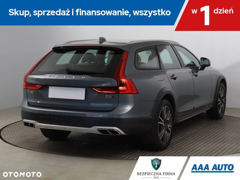 Volvo V90 Cross Country - 6