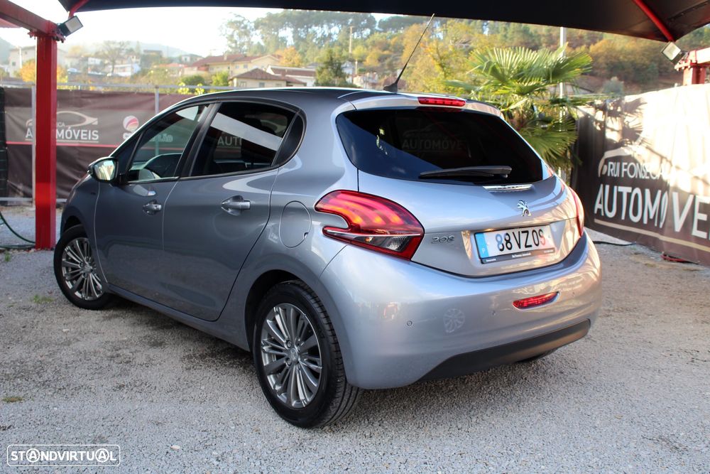 Peugeot 208 1.2 PureTech Signature - 4