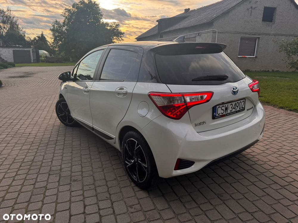 Toyota Yaris Hybrid 100 Selection - 7
