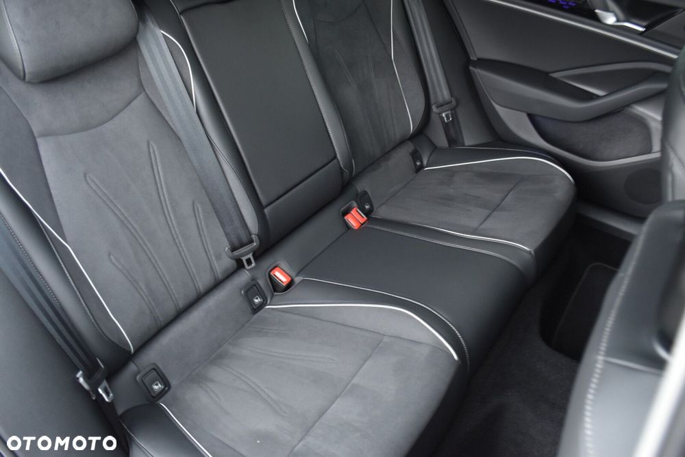 Volkswagen Passat Variant 2.0 TDI SCR Elegance DSG - 33