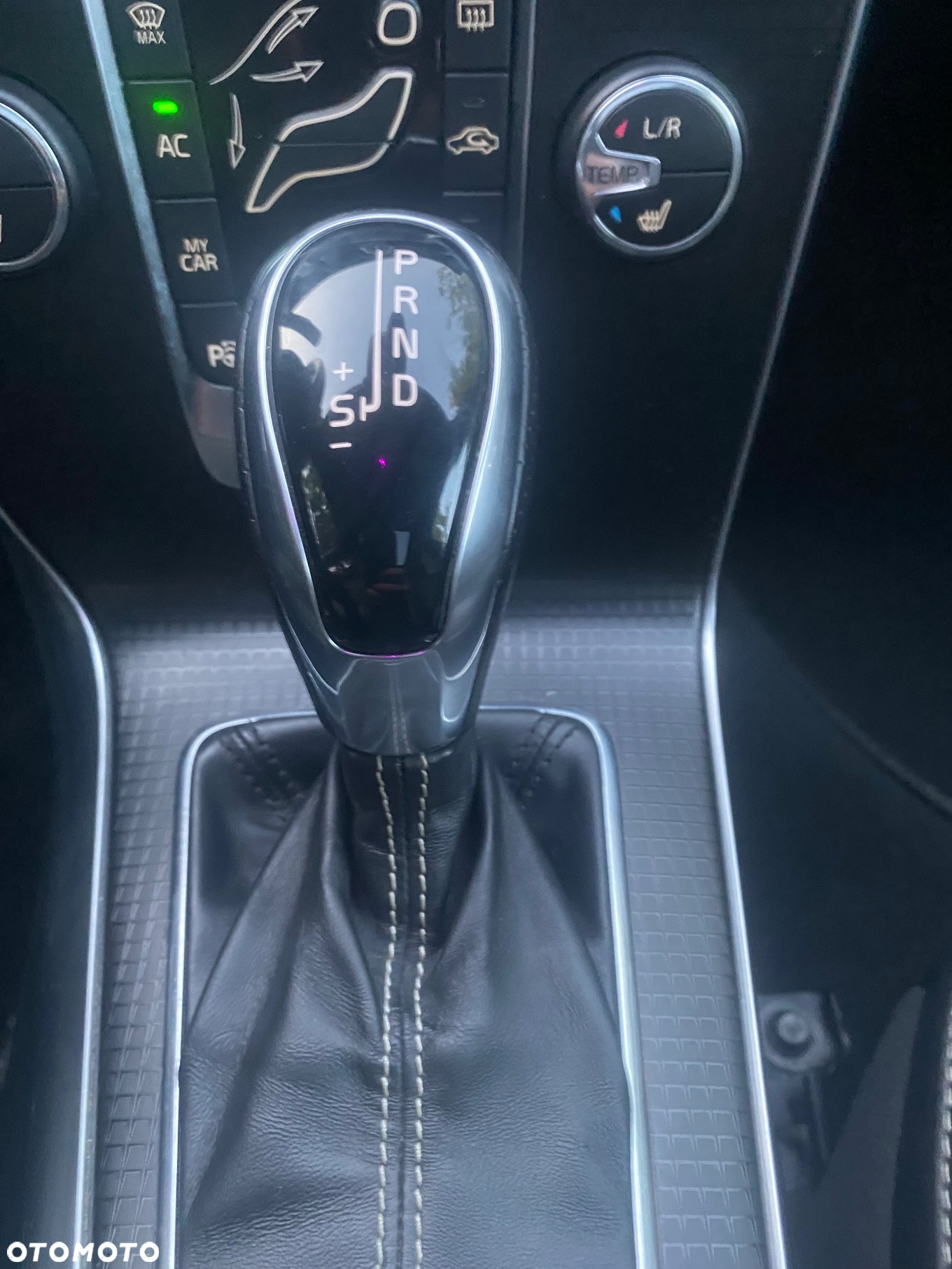 Volvo V40 D3 Drive-E R-Design Momentum - 12