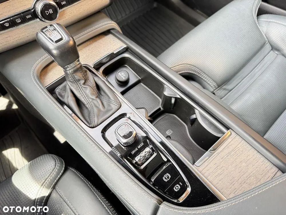 Volvo XC 90 T6 AWD Geartronic Inscription - 11