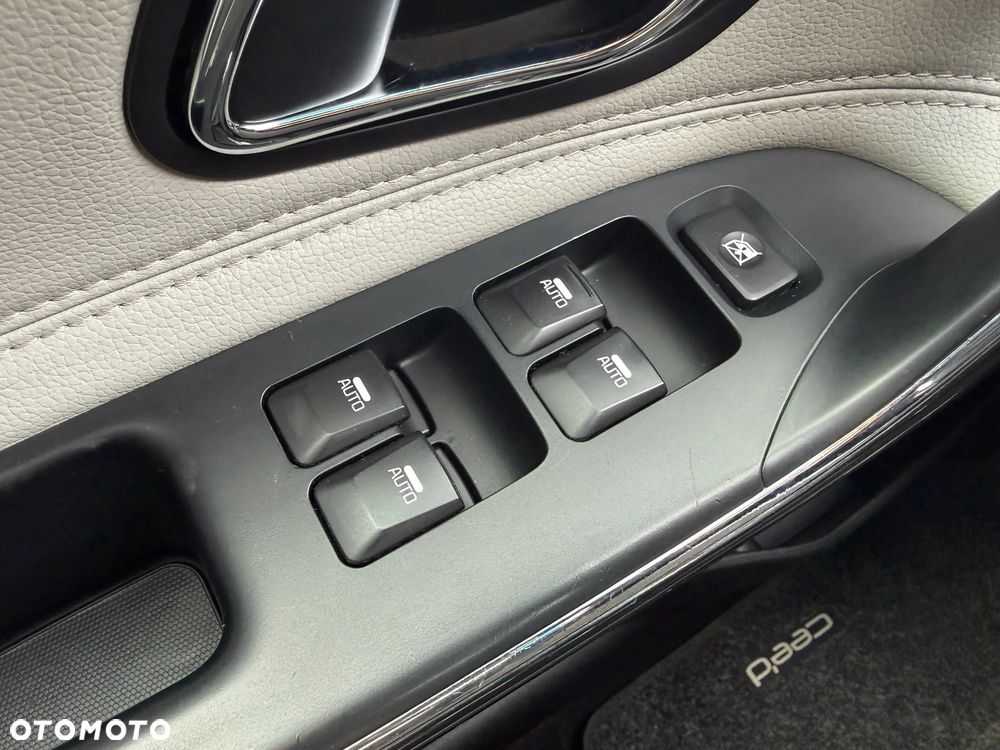 Kia Ceed 1.6 GDI DCT Platinum Edition - 22