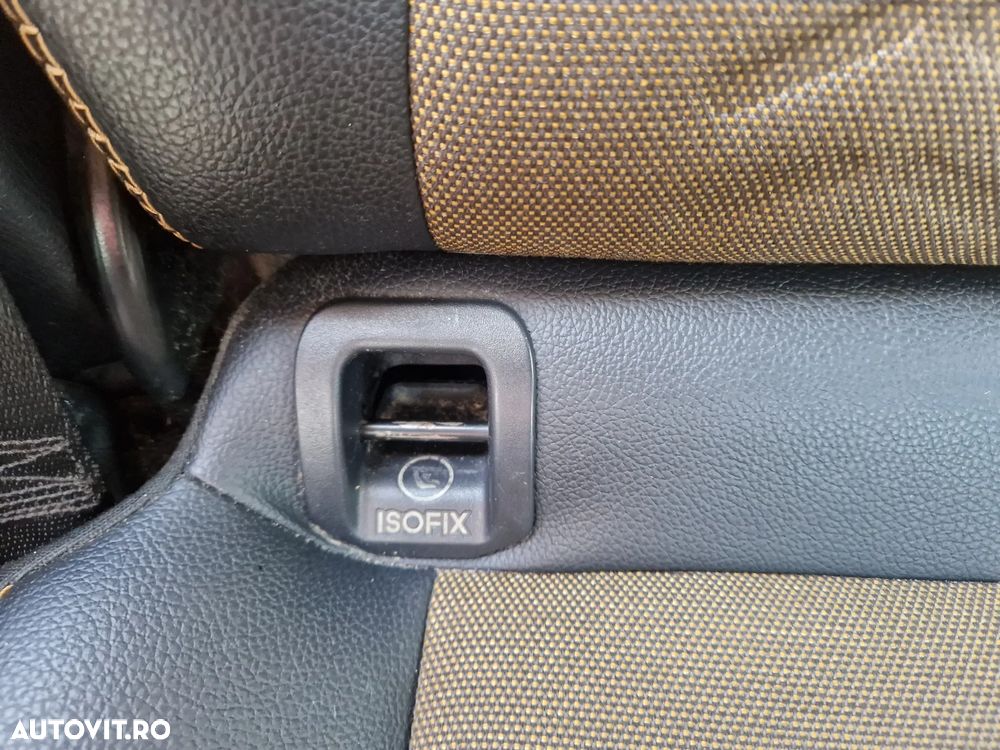 Mercedes-Benz GLA - 23