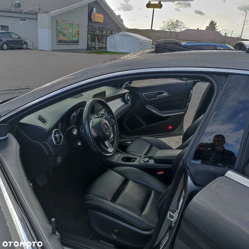 Mercedes-Benz CLA 250 7G-DCT UrbanStyle Edition - 4