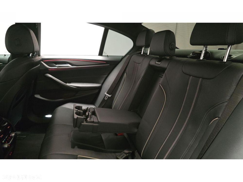 BMW Seria 5 530d xDrive mHEV M Sport sport - 23