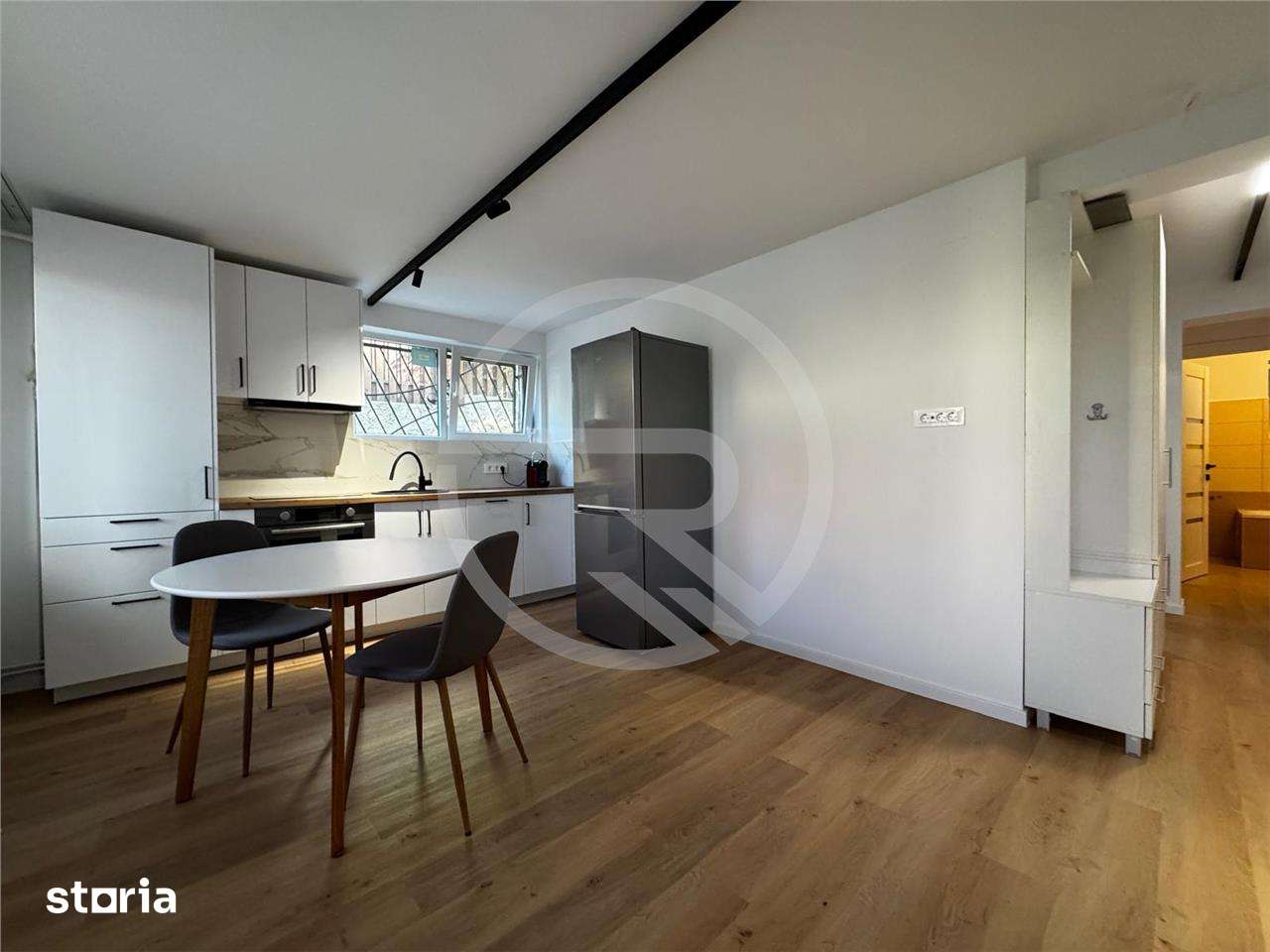 Apartament cu 3 camere,semidecomandat, 54 mp utili, situat in cartieru — fotografia 1