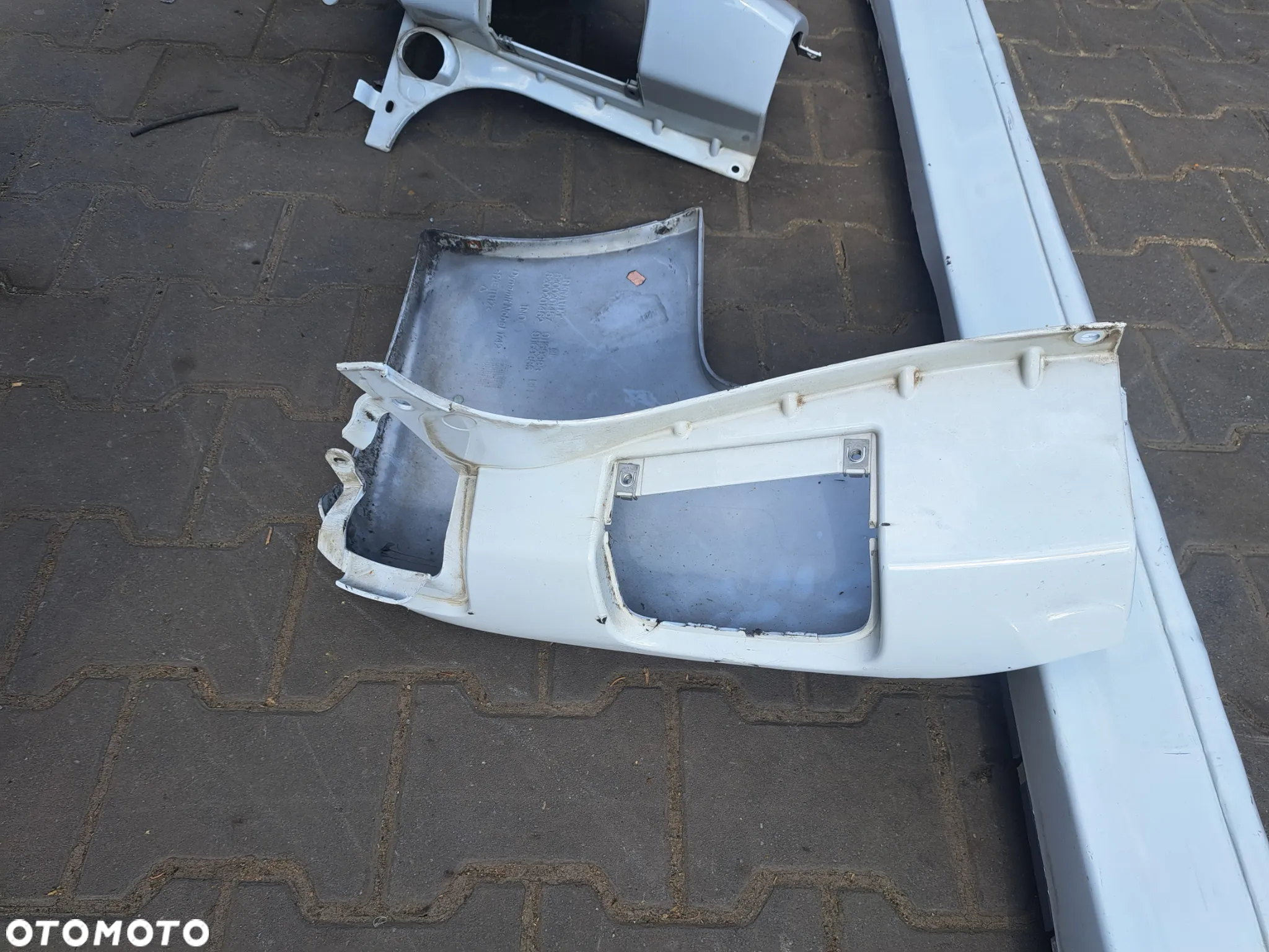 Renault Trafic II Vivaro zderzak tył tylny kompletny Primastar - 7