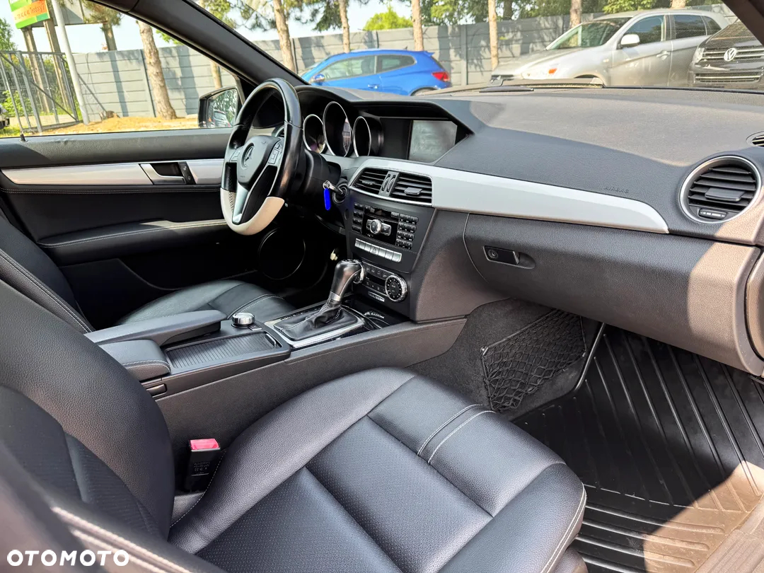 Mercedes-Benz Klasa C 300 T CDI 4Matic 7G-TRONIC Avantgarde Edition - 37