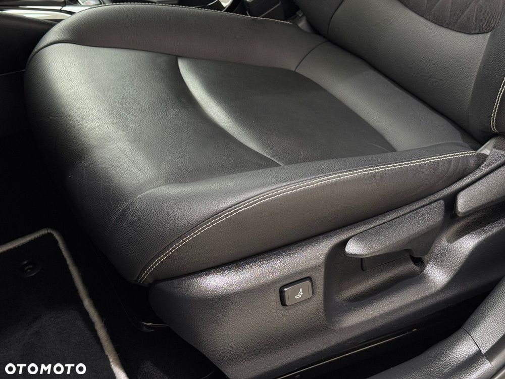 Toyota Corolla 1.8 Hybrid Executive - 11