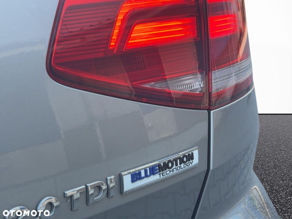 Volkswagen Passat - 13