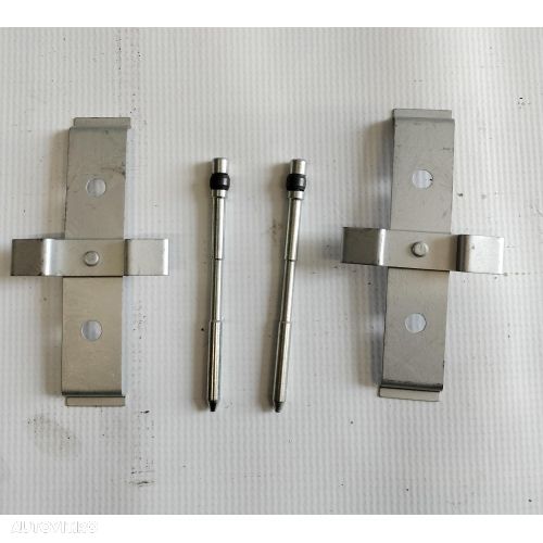 Set accesorii placute frana Alfa Romeo 159 (939), 159 Sportwagon (939), punte Fata, restrictii producator : Brembo, TRW - Lipsa 2 Bolturi - Vezi Poza - 1