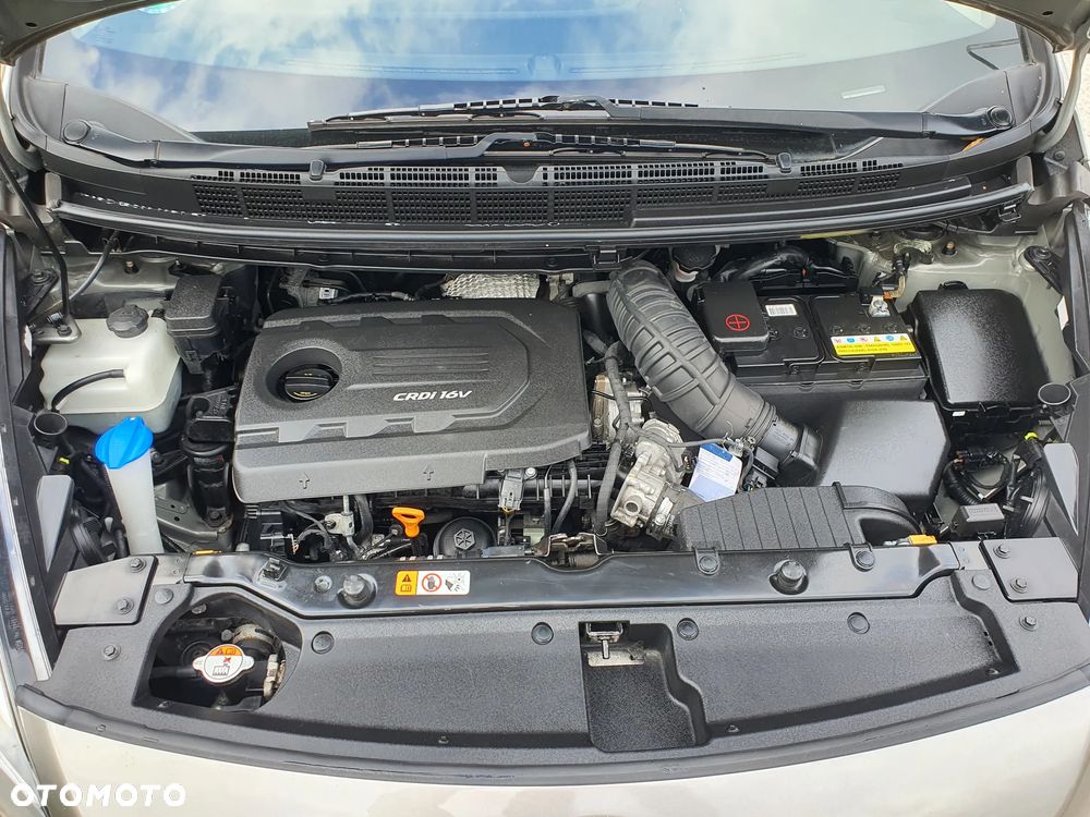 Kia Carens 1.7 CRDi Business Line 7os 7DCT - 26