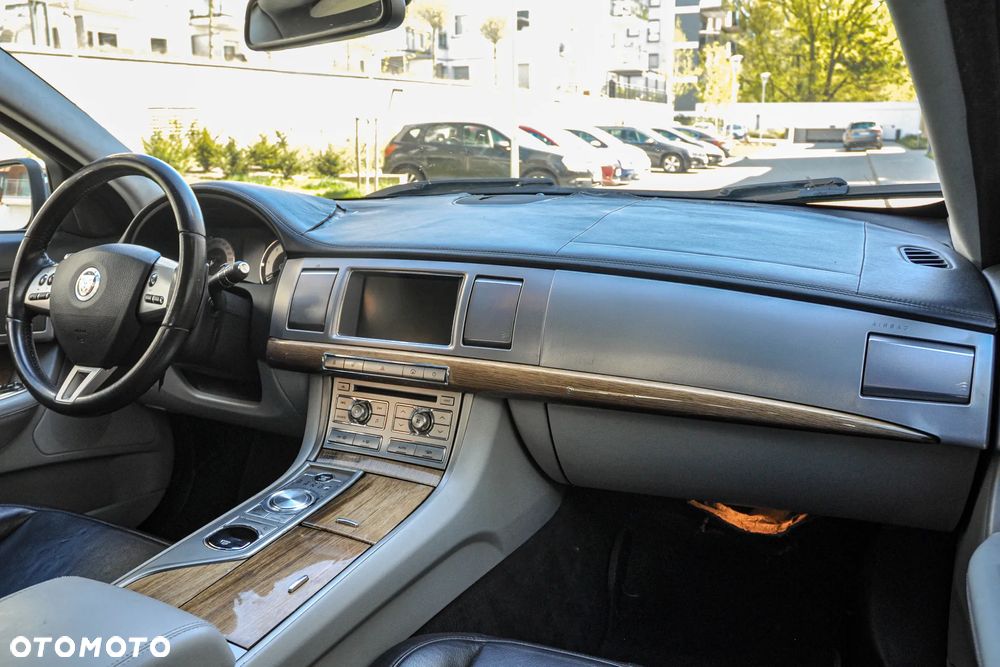 Jaguar XF - 10