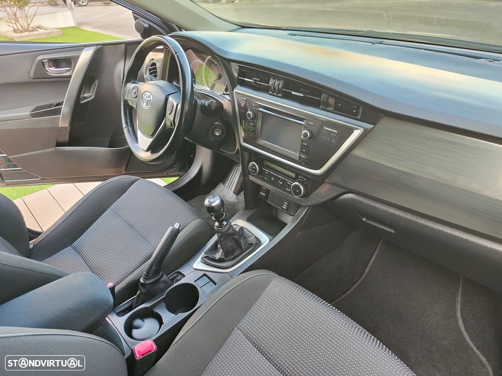Toyota Auris 1.4 D-4D Com.+P.Sport+Navi - 23
