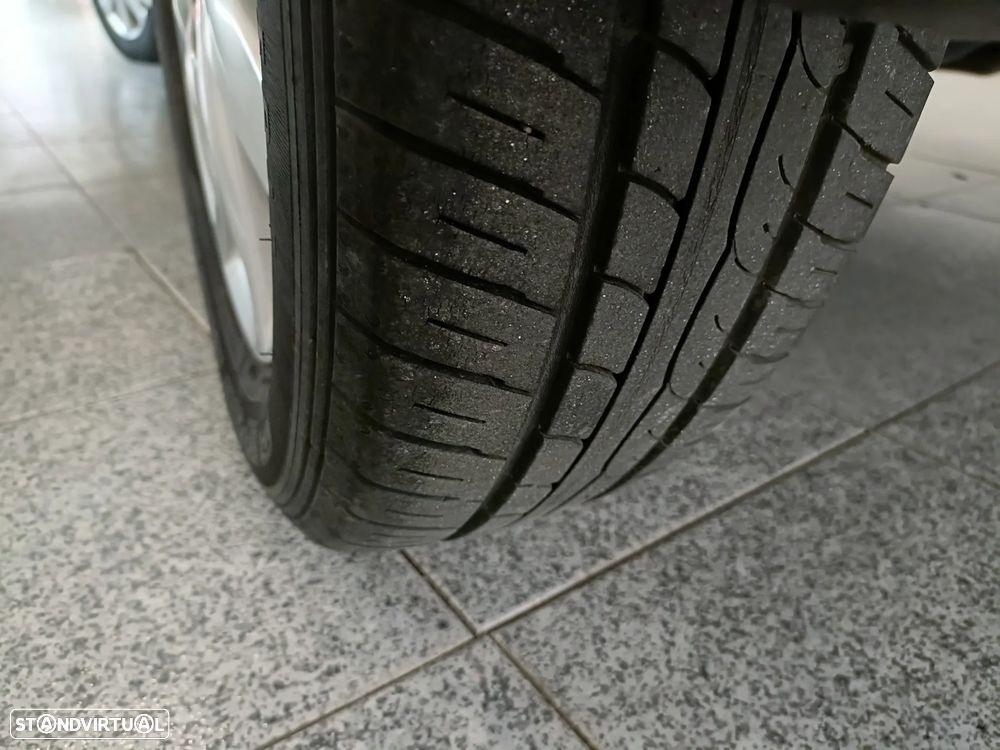 Toyota Yaris 1.4 D-4D High Pack+NAVI - 16