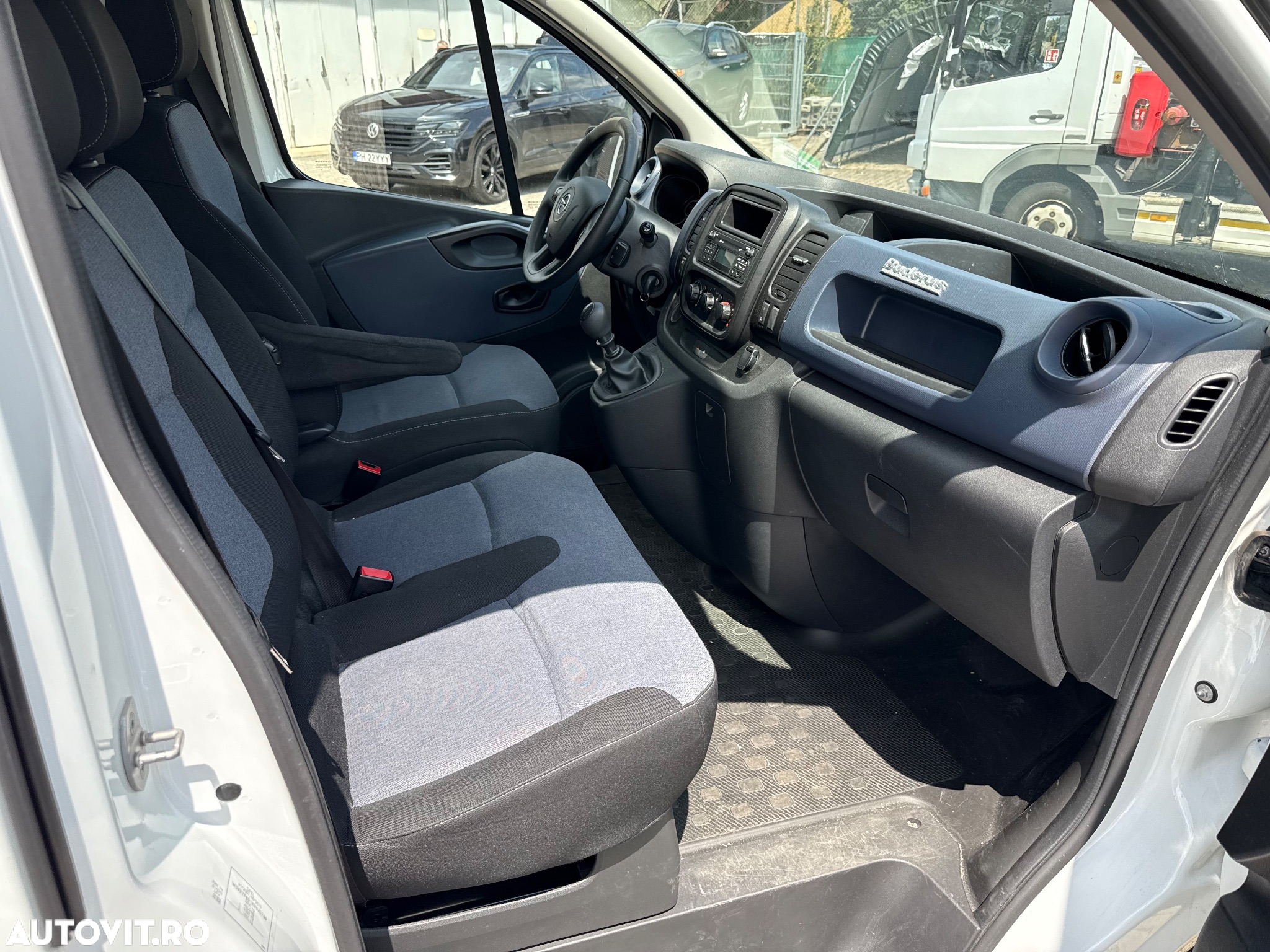 Opel Vivaro - 10