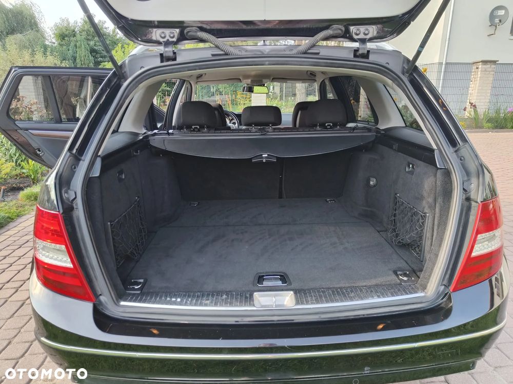 Mercedes-Benz Klasa C 250 CGI T Automatik BlueEFFICIENCY Elegance - 10