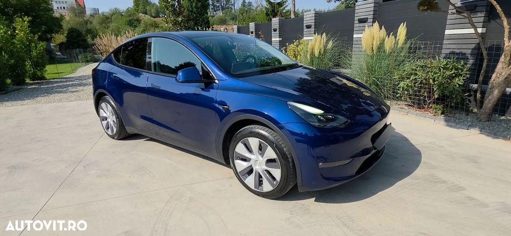 Tesla Model Y - 5