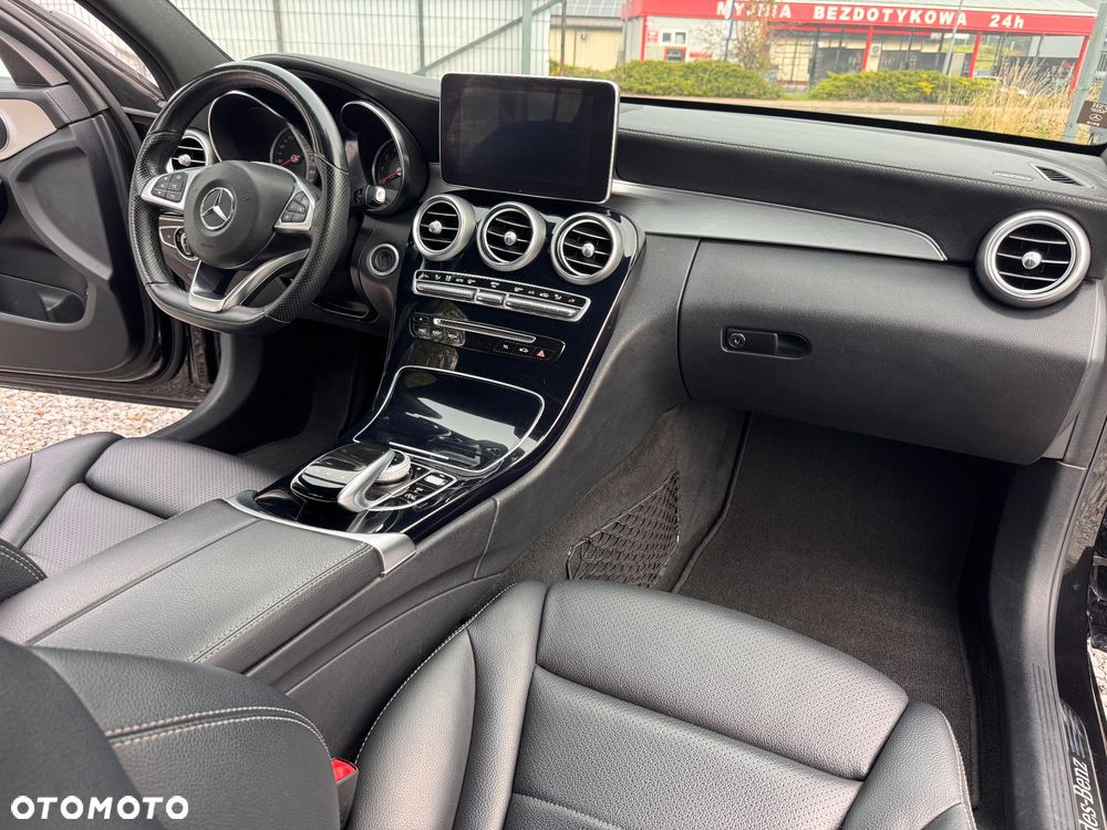 Mercedes-Benz Klasa C 200 7G-TRONIC AMG Line - 23