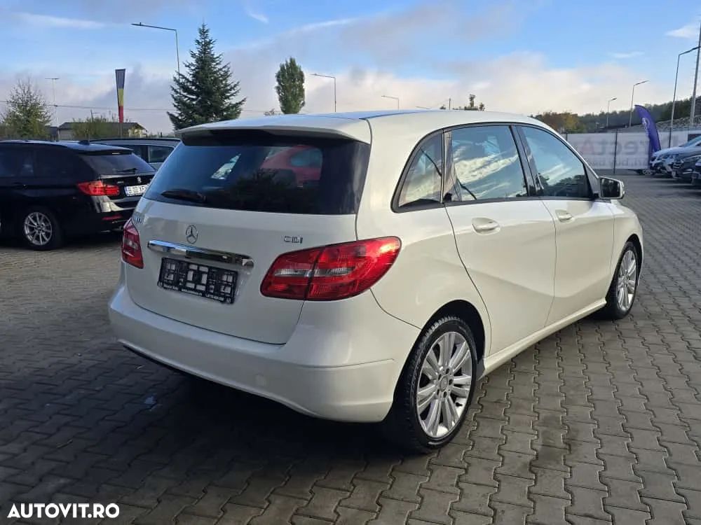 Mercedes-Benz B 180 d 7G-DCT - 4