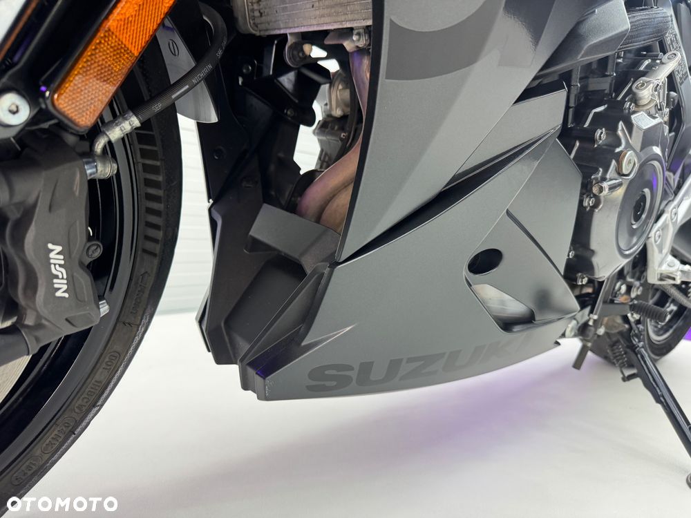 Suzuki GSX - 32