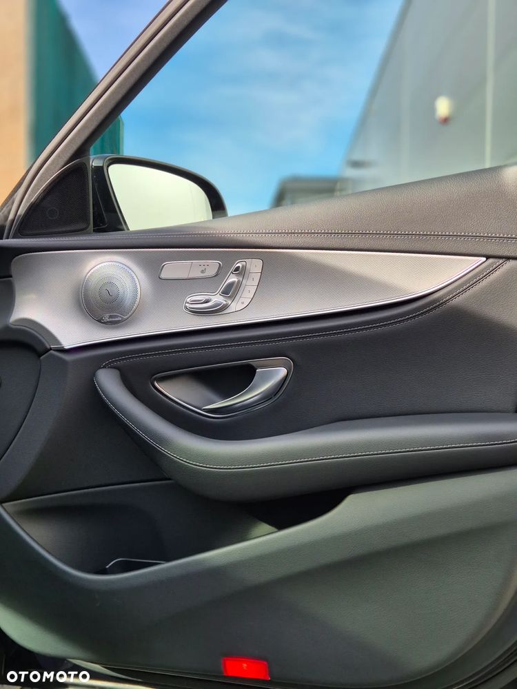 Mercedes-Benz Klasa E 220 d 4-Matic 9G-TRONIC - 29