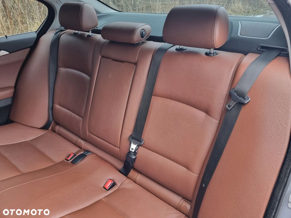 BMW Seria 5 520d - 34