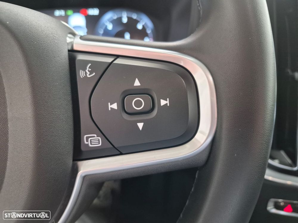 Volvo V60 2.0 B4 Momentum Core Geartronic - 12