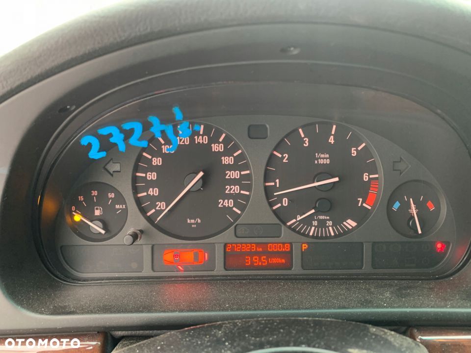 LICZNIK ZEGARY BENZYNA 272 TYS.KM BMW E39 - 2