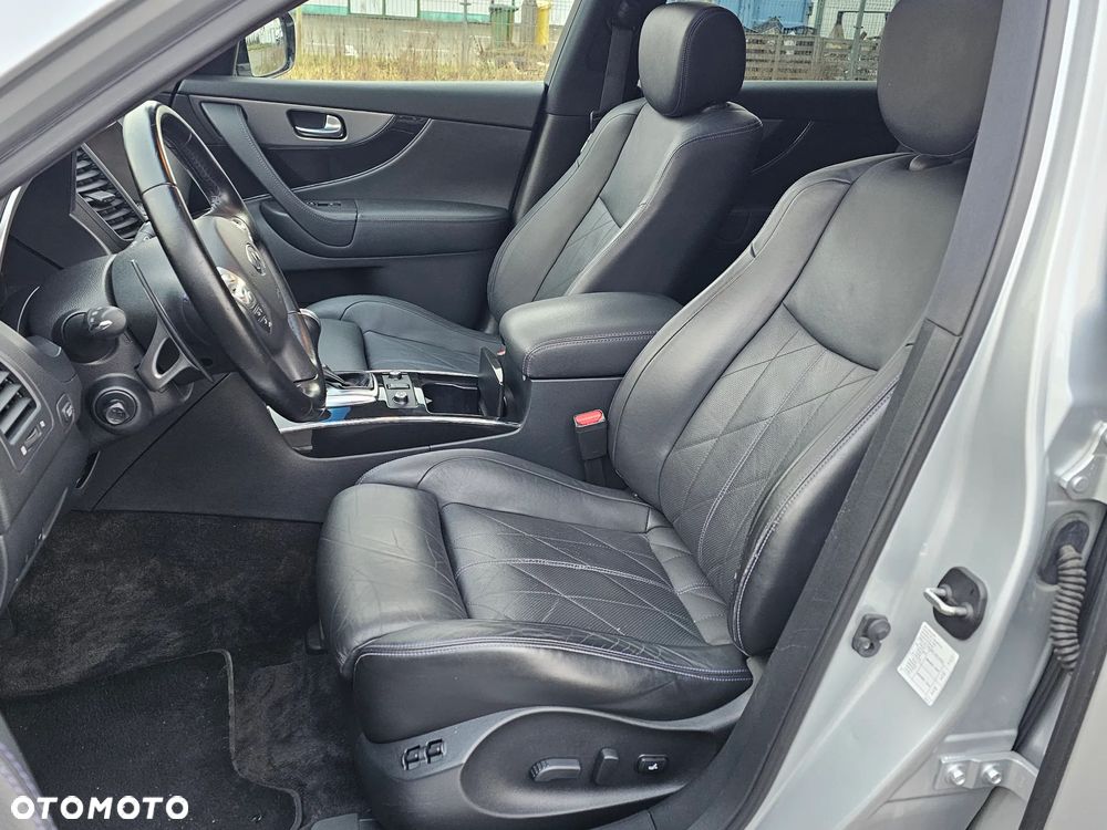 Infiniti Q70 - 14