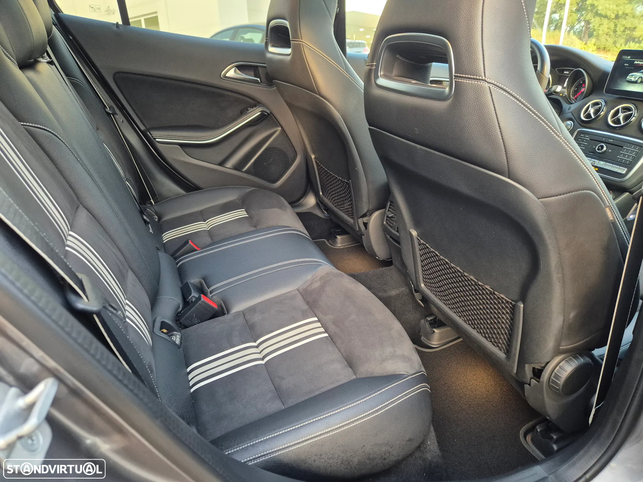 Mercedes-Benz GLA 220 d 4Matic 7G-DCT AMG Line - 8