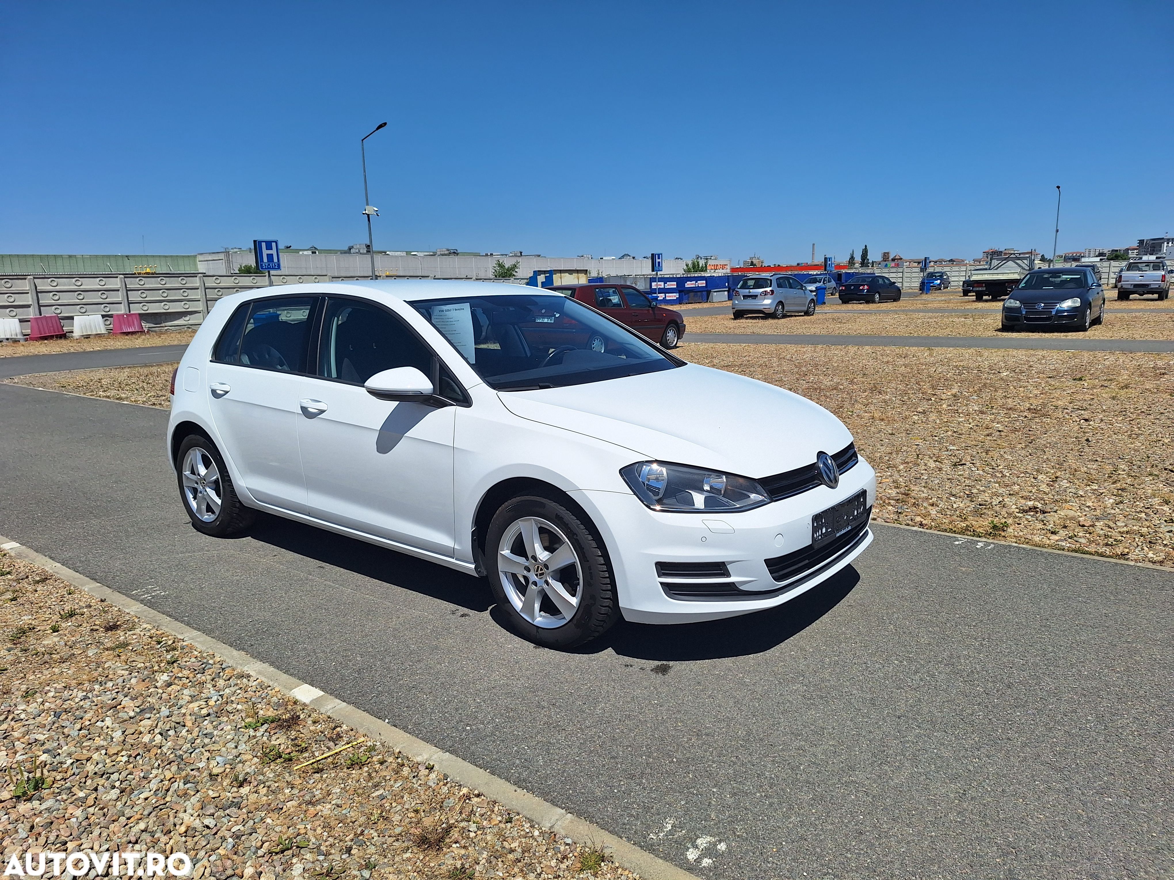 Volkswagen Golf - 1