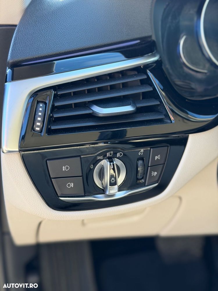 BMW Seria 5 530i xDrive AT - 35