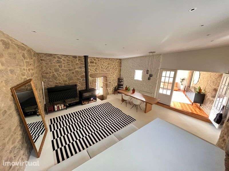 À VENDA - Casa de Pedra Única - Grande imagem: 2/12