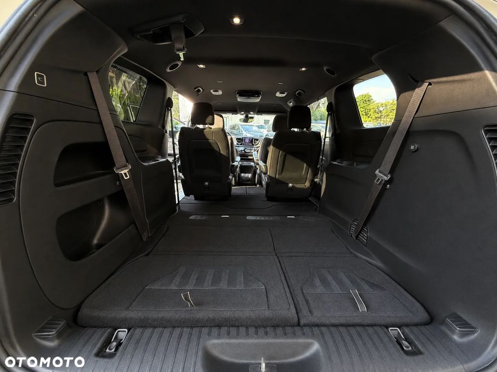 Chrysler Pacifica - 16