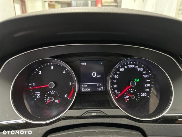 Volkswagen Passat Variant 2.0 TDI DSG (BlueMotion Technology) Trendline - 9