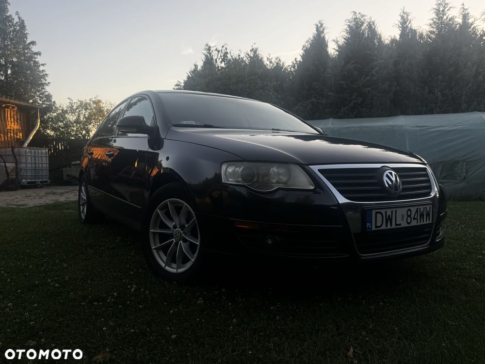 Volkswagen Passat - 1
