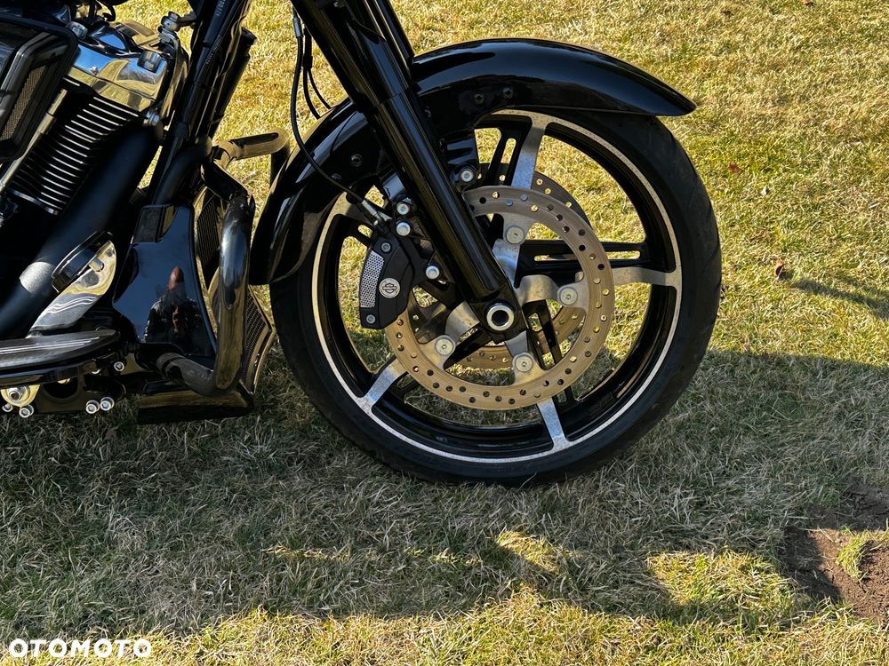 Harley-Davidson Touring Street Glide - 12