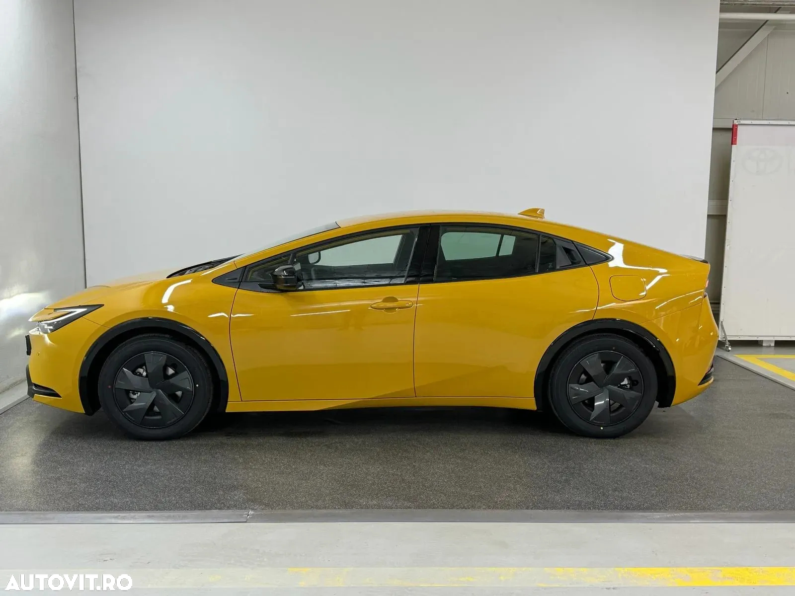 Toyota Prius 2.0 FWD PHEV Dynamic - 6