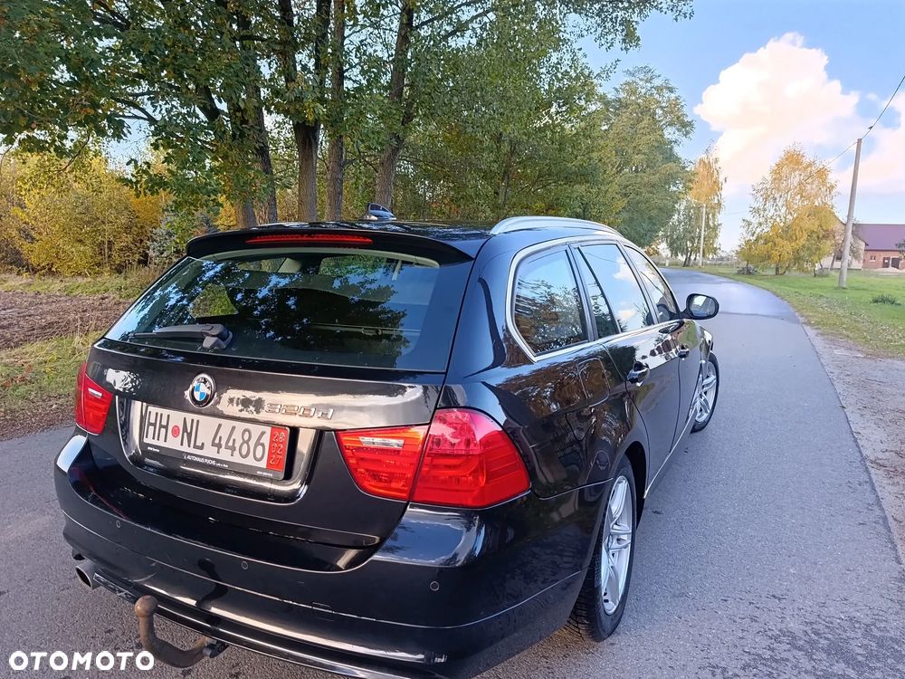 BMW 3 Series 2011 photo 4