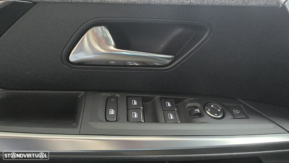 Peugeot E-3008 GT - 23