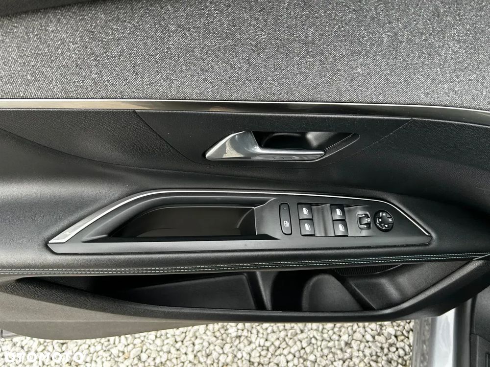 Peugeot 3008 225 e-EAT8 Allure Pack - 36