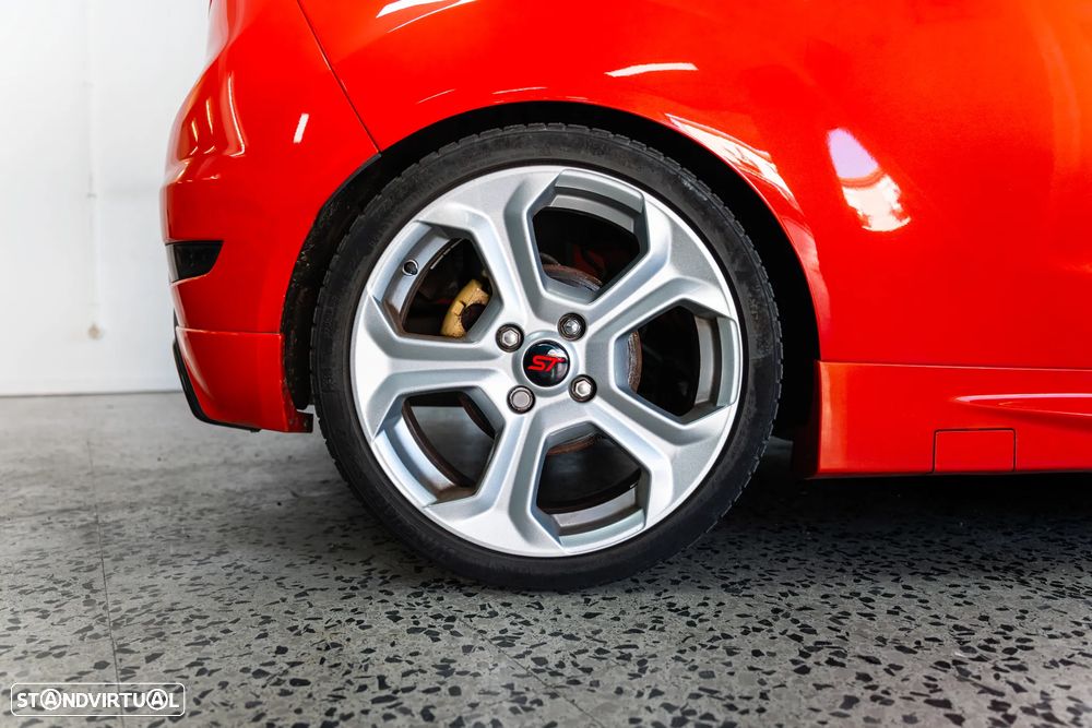 Ford Fiesta 1.6 T ST - 23