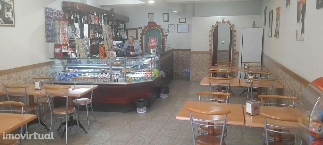 Trespasse Pastelaria/Comércio junto ao tribunal, no centro da Moita - Grande imagem: 3/15