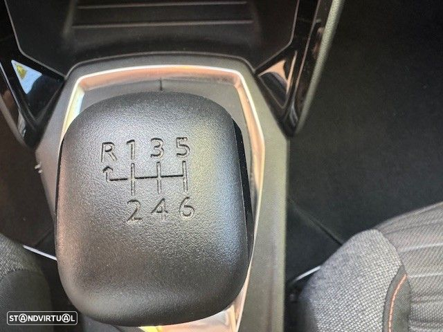 Peugeot 208 1.2 PureTech Allure - 12