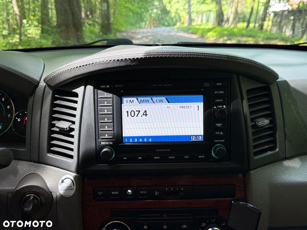 Jeep Grand Cherokee - 31