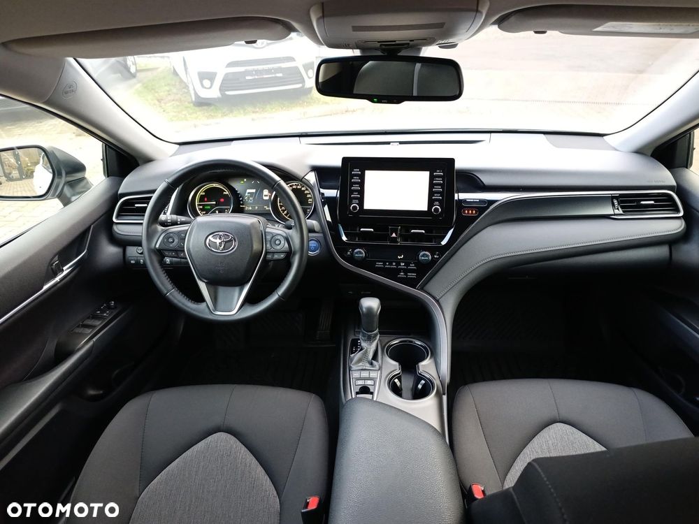 Toyota Camry 2.5 Hybrid Comfort CVT - 22