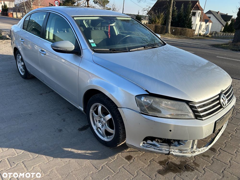 Volkswagen Passat - 4