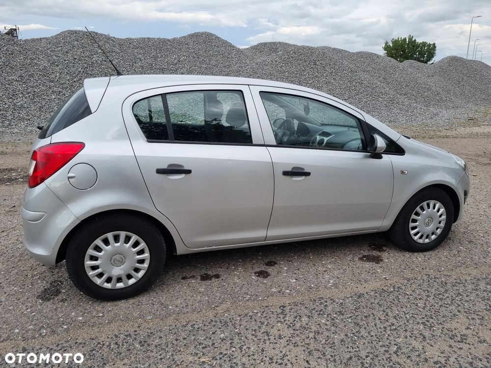 Opel Corsa 1.2 16V Essentia - 5